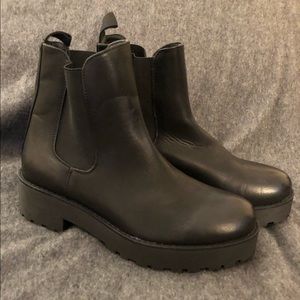 Size 9 black Dirty Laundry pull on boots